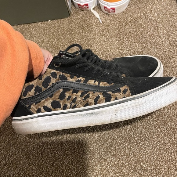 Cheetah vans size 8.5 women’s 7 men’s all vans are unisex very good condition - Picture 2 of 3